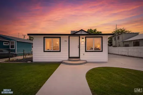 Exterior - 706 Polk St, Taft, CA 93268 photo 1 of 7