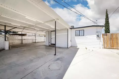 Exterior - 706 Polk St, Taft, CA 93268 photo 3 of 7