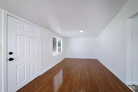 Living - 706 Polk St, Taft, CA 93268 photo 1 of 2