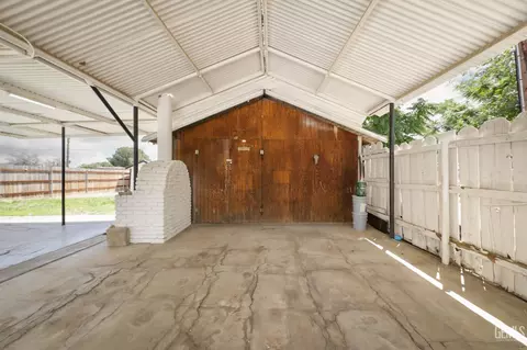 Exterior - 706 Polk St, Taft, CA 93268 photo 5 of 7