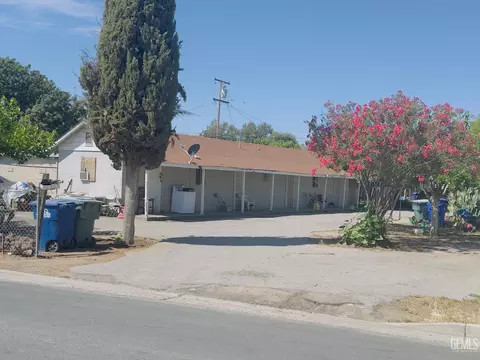 121 Glenwood St, Delano, CA 93215