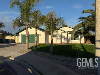 2334 Round St, Delano, CA 93215