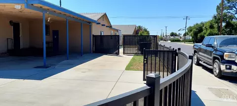 Exterior - 1001 Cedar Ave, Wasco, CA 93280 photo 4 of 9