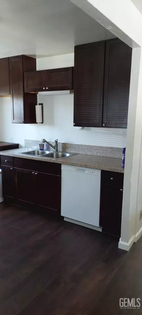Kitchen - 1001 Cedar Ave, Wasco, CA 93280 photo 4 of 4