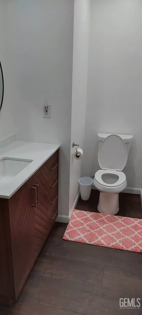 Bath - 1001 Cedar Ave, Wasco, CA 93280 photo 3 of 5