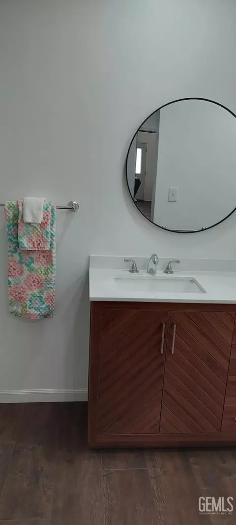 Bath - 1001 Cedar Ave, Wasco, CA 93280 photo 5 of 5