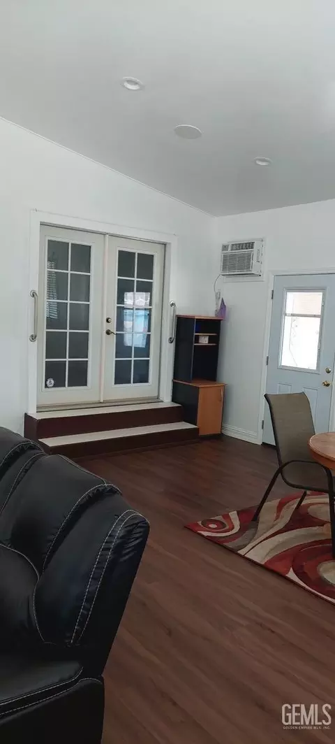 Entry Way - 1001 Cedar Ave, Wasco, CA 93280 photo 1 of 2