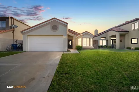 9816 Cimarron Trails Dr, Bakersfield, CA 93311