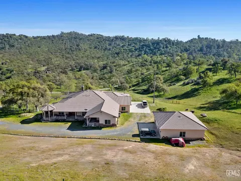434 Bella Posta Dr, Bakersfield, CA 93308