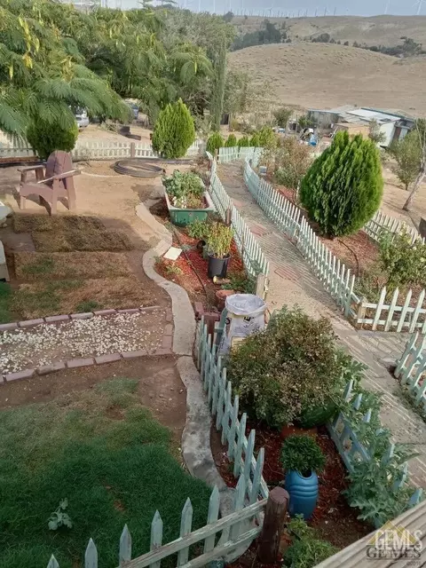 Exterior - 11657 Rocky Ct, Tehachapi, CA 93561 photo 4 of 7
