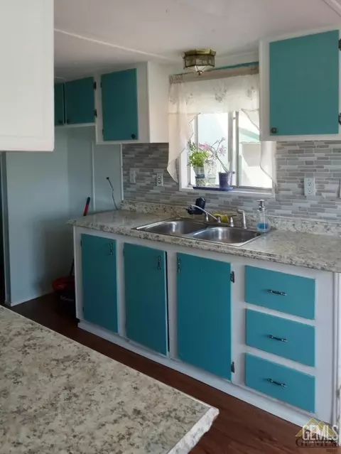 Kitchen - 11657 Rocky Ct, Tehachapi, CA 93561 photo 1 of 2
