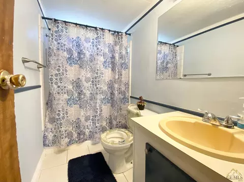 Bath - 11657 Rocky Ct, Tehachapi, CA 93561 photo 1 of 2