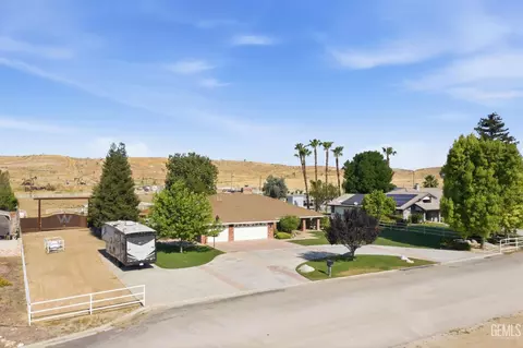 6915 Mandy Ln, Bakersfield, CA 93308 photo 4