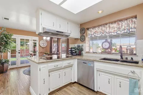 6915 Mandy Ln, Bakersfield, CA 93308 photo 18
