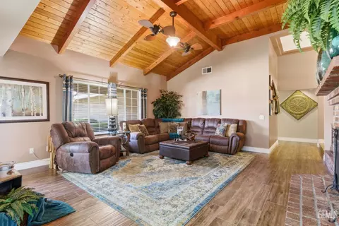 6915 Mandy Ln, Bakersfield, CA 93308 photo 13