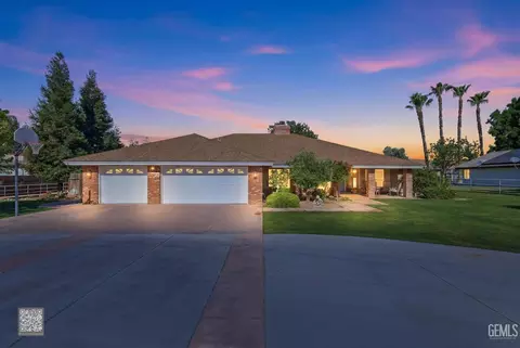 6915 Mandy Ln, Bakersfield, CA 93308