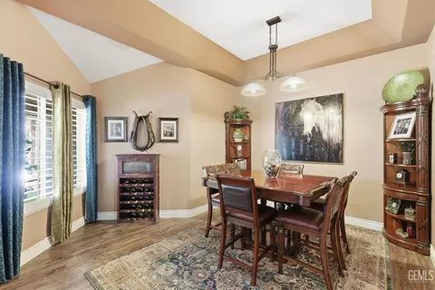 6915 Mandy Ln, Bakersfield, CA 93308 photo 11