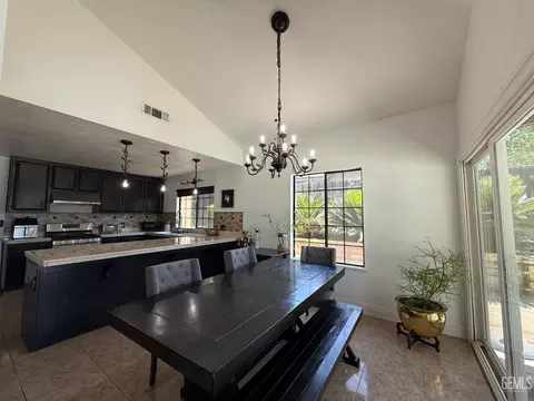 Dining - 6909 Rolling Ridge Dr, Bakersfield, CA 93306 photo 2 of 5