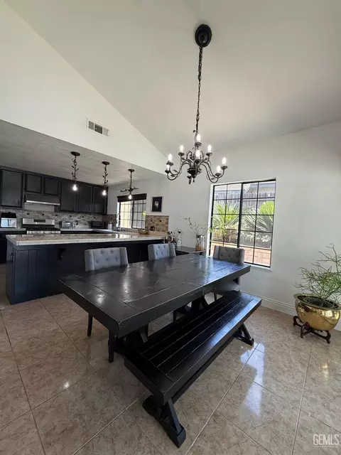 Dining - 6909 Rolling Ridge Dr, Bakersfield, CA 93306 photo 3 of 5