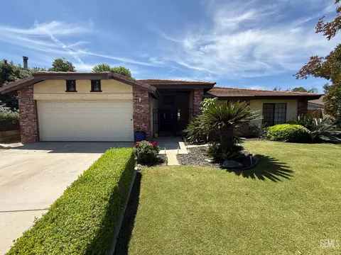 6909 Rolling Ridge Dr, Bakersfield, CA 93306