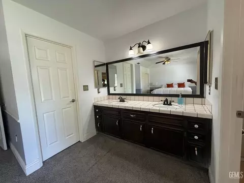 Bath - 6909 Rolling Ridge Dr, Bakersfield, CA 93306 photo 1 of 5