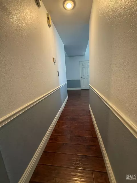 Entry Way - 6909 Rolling Ridge Dr, Bakersfield, CA 93306 photo 2 of 3