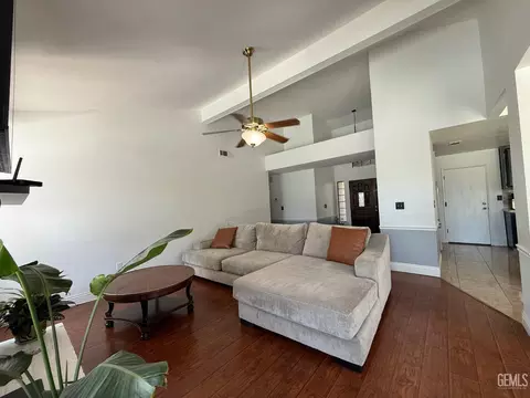 Living - 6909 Rolling Ridge Dr, Bakersfield, CA 93306 photo 3 of 4
