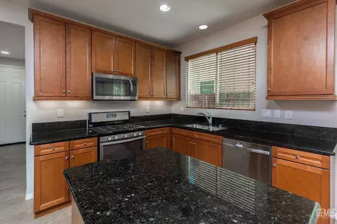 Kitchen - 5509 Upton Ave, Bakersfield, CA 93313 photo 2 of 3