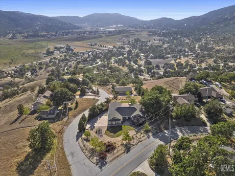 View/Area - 27021 Barkes Way, Tehachapi, CA 93561 photo 3 of 5