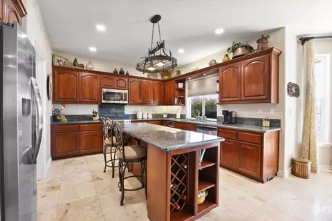 Kitchen - 27021 Barkes Way, Tehachapi, CA 93561 photo 1 of 4