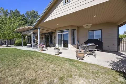 Exterior - 27021 Barkes Way, Tehachapi, CA 93561 photo 3 of 13