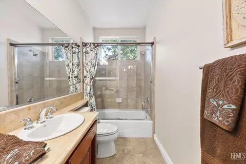 Bath - 27021 Barkes Way, Tehachapi, CA 93561 photo 5 of 5