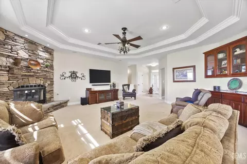 Living - 27021 Barkes Way, Tehachapi, CA 93561 photo 1 of 5