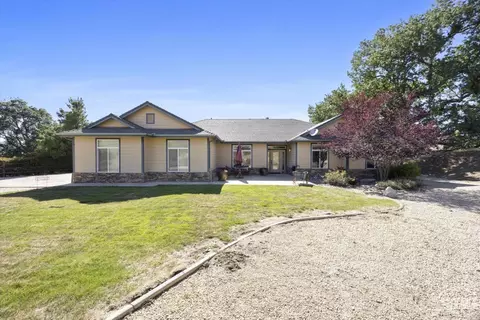 Exterior - 27021 Barkes Way, Tehachapi, CA 93561 photo 12 of 13
