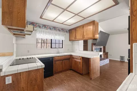 Kitchen - 4205 Player Ct, Bakersfield, CA 93306 photo 4 of 4