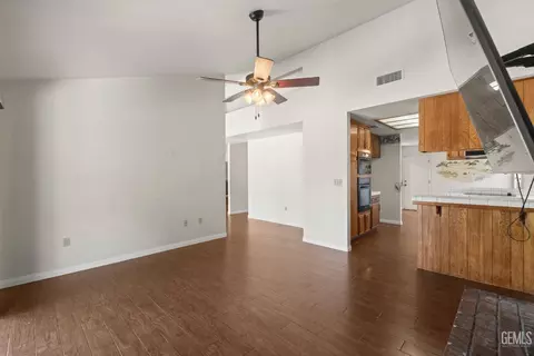 Living - 4205 Player Ct, Bakersfield, CA 93306 photo 7 of 8