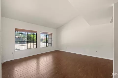 Living - 4205 Player Ct, Bakersfield, CA 93306 photo 3 of 8