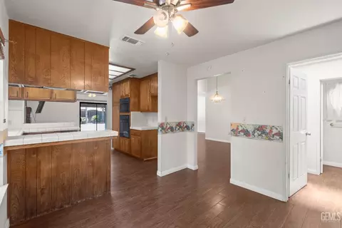 Entry Way - 4205 Player Ct, Bakersfield, CA 93306 photo 1 of 2