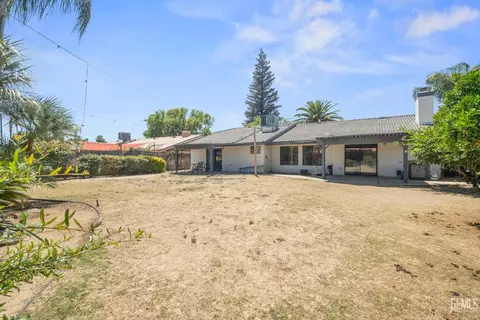 Exterior - 4205 Player Ct, Bakersfield, CA 93306 photo 4 of 6