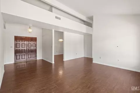 Living - 4205 Player Ct, Bakersfield, CA 93306 photo 4 of 8