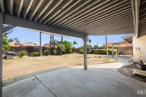 Exterior - 4205 Player Ct, Bakersfield, CA 93306 photo 2 of 6
