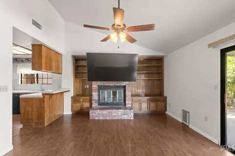 Living - 4205 Player Ct, Bakersfield, CA 93306 photo 6 of 8