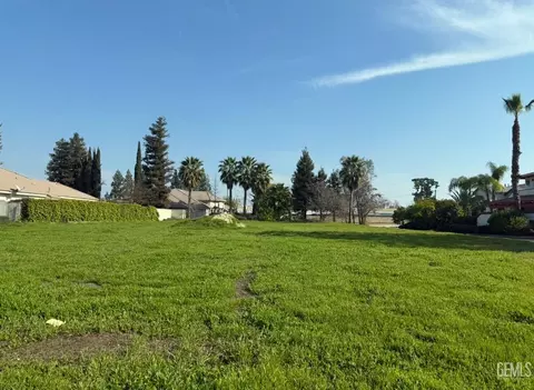 360 Garnsey Ave, Bakersfield, CA 93309