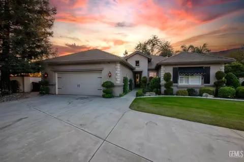 3223 Peace Rose St, Bakersfield, CA 93311