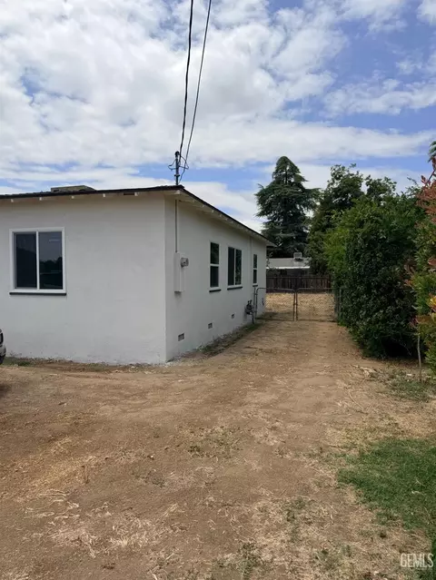 Exterior - 333 Beech Ave, Shafter, CA 93263 photo 2 of 4