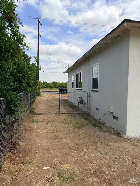 Exterior - 333 Beech Ave, Shafter, CA 93263 photo 4 of 4