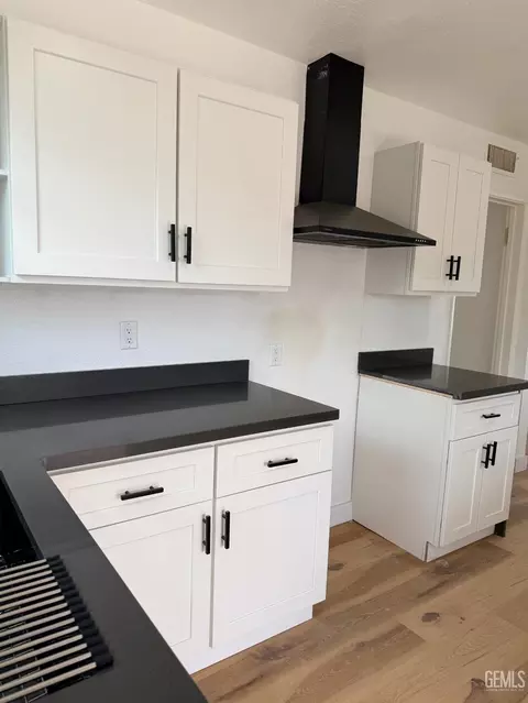 Kitchen - 333 Beech Ave, Shafter, CA 93263 photo 2 of 4