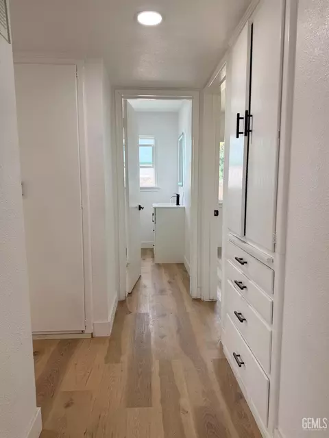 Entry Way - 333 Beech Ave, Shafter, CA 93263 photo 1 of 1