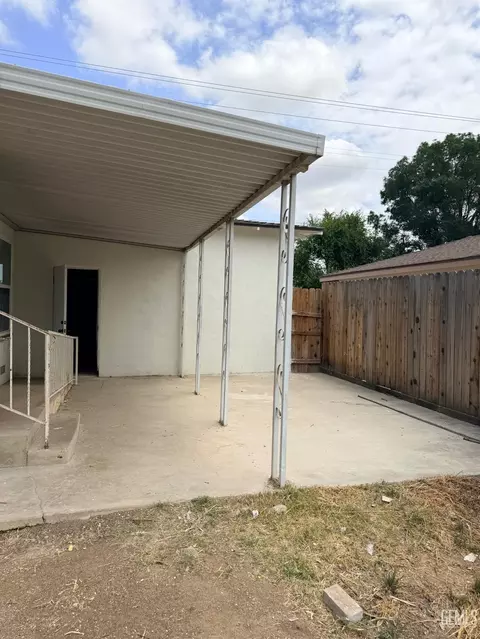 Exterior - 333 Beech Ave, Shafter, CA 93263 photo 3 of 4