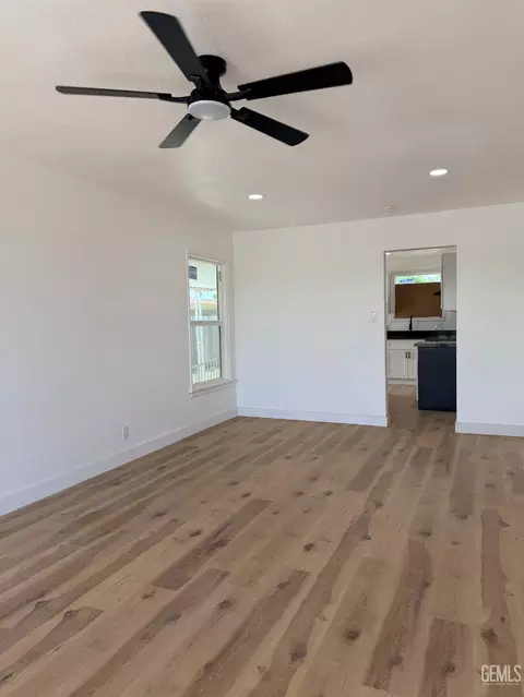 Living - 333 Beech Ave, Shafter, CA 93263 photo 1 of 2